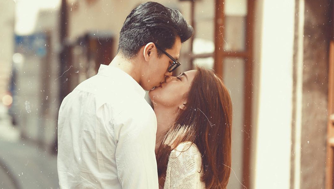 Sau công khai tình cảm, Ngọc Thảo còn khoe cả clip hôn bạn trai Việt kiều nồng nhiệt