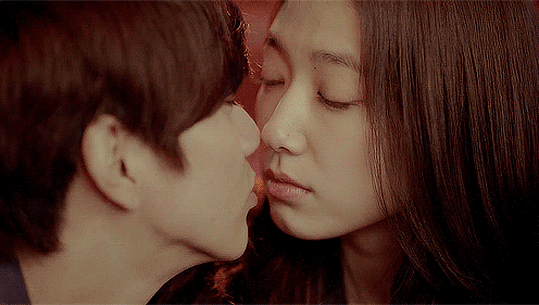 Những nụ hôn gây mất hứng trong drama Hàn
