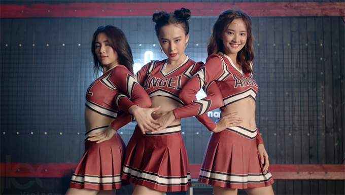 Angela Phương Trinh bất ngờ khoe giọng với hit  của Đông Nhi trong ‘Glee’