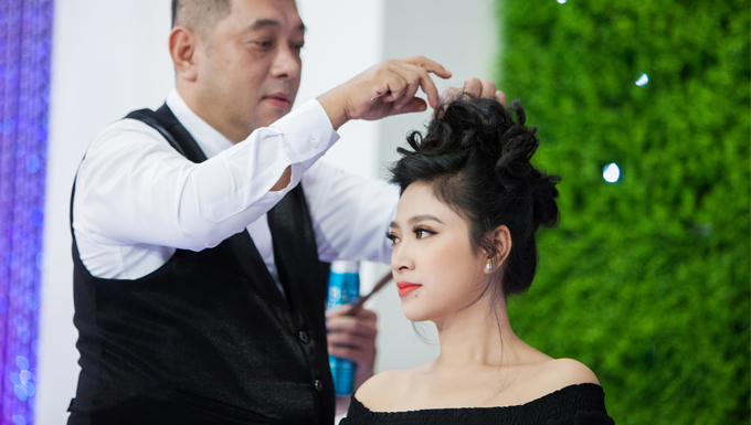 "Đẹp không giới hạn": Giới thiệu nhiều mẫu tóc bới cho mùa lễ hội
