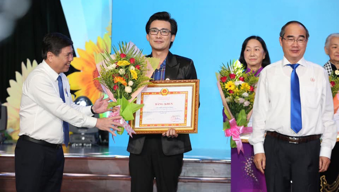Sau Công Dân Trẻ Tiêu Biểu, Chí Thiện tiếp tục nhận bằng khen của Ủy Ban Nhân Dân Thành Phố và nhận danh hiệu Thanh Niên Tiên Tiến.