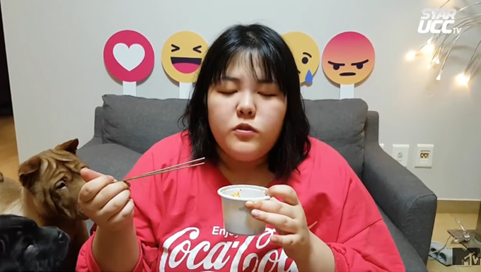 Chảy nước miếng xem cô béo ăn lẩu Hàn Quốc
