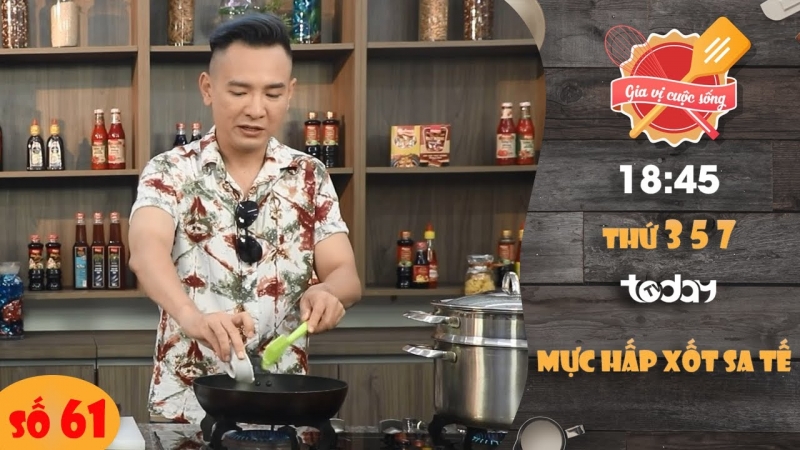 Ca sĩ Việt Quang trổ tài vào bếp với món Mực Hấp Xốt Sa Tế 'CỰC NGON' | Gia Vị Cuộc Sống Số 61